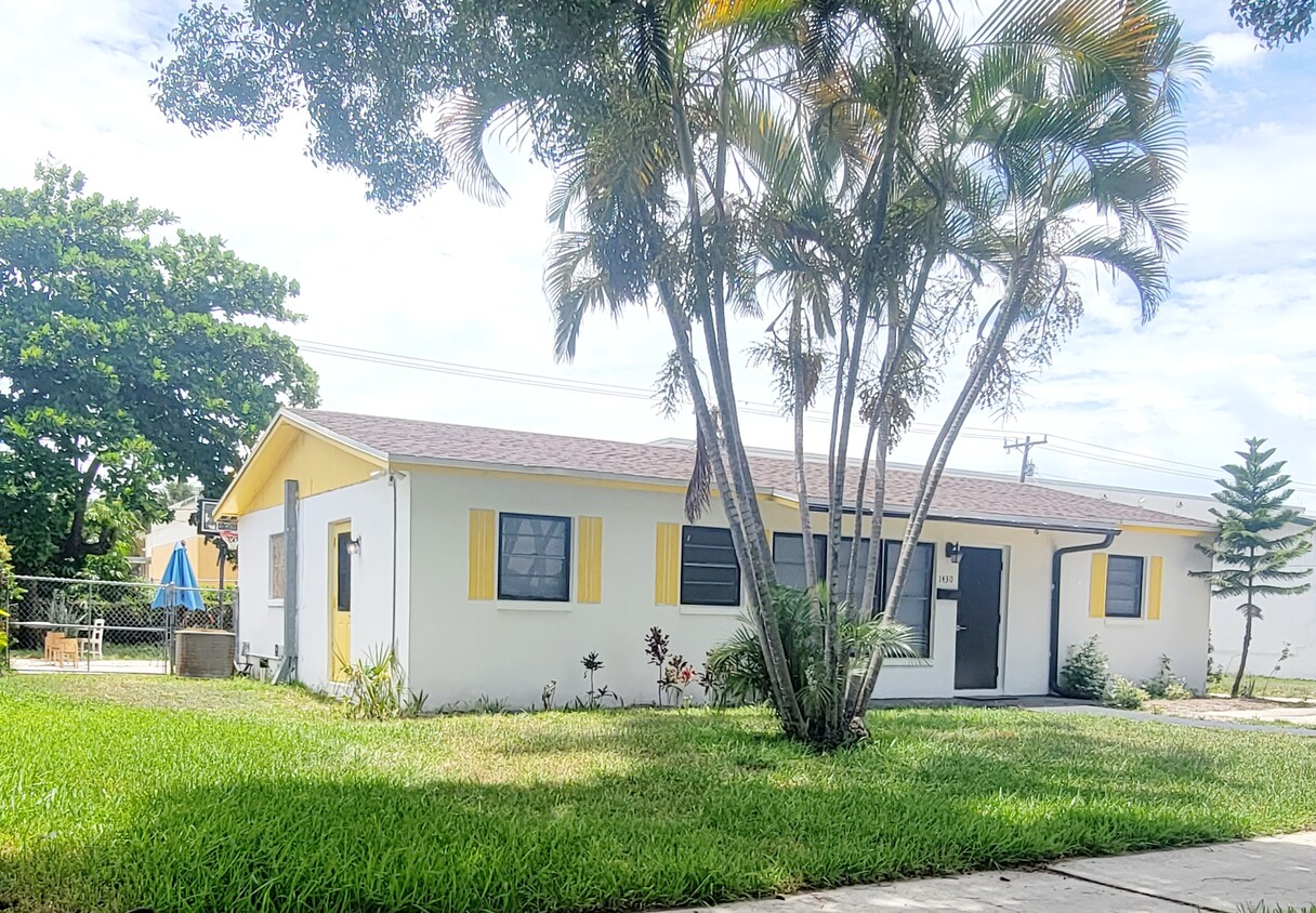 Primary Photo - 1430 Palm Beach Lakes Blvd