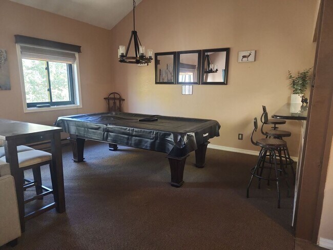 Foto del edificio - Alpine Court Condo Available Now!