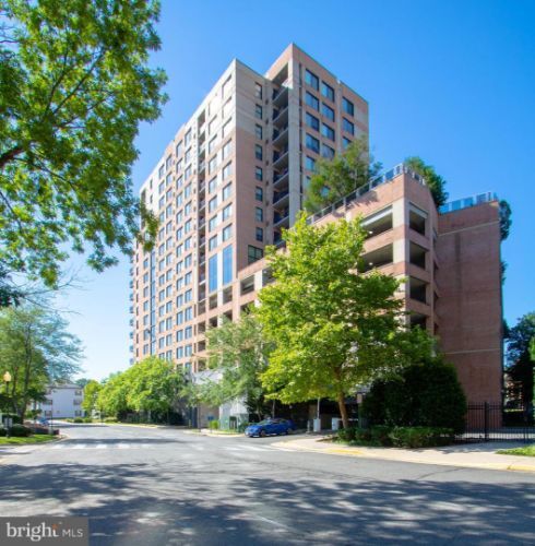 Foto del edificio - 2451 Midtown Ave