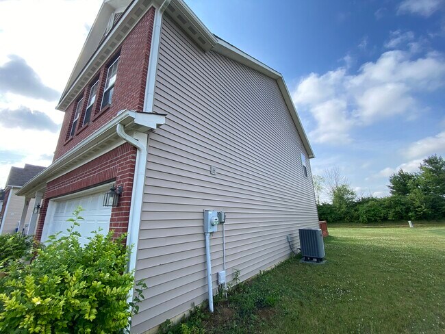 Foto del edificio - 9425 Treyburn Lakes Dr