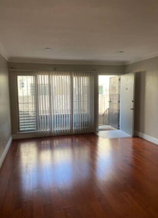 Building Photo - 1435 S Hayworth Ave