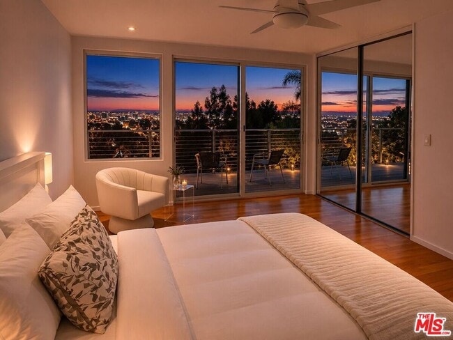 Foto del edificio - 8376 Hollywood Blvd