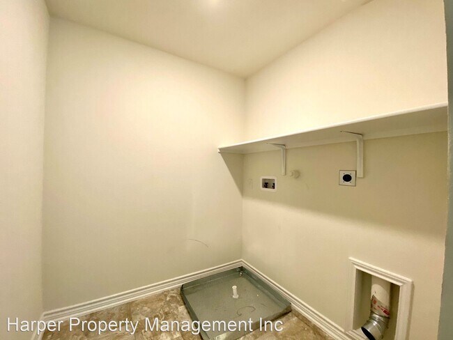 Foto del edificio - 3 br, 2.5 bath House - 9817 Overlook Acres