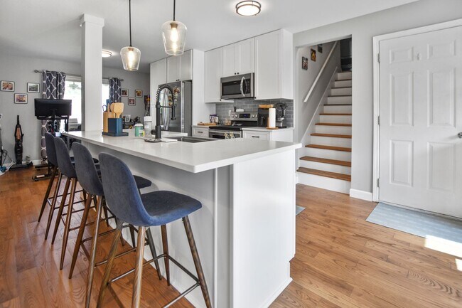 Foto del edificio - Pet Friendly Three Bedroom with Bonus!