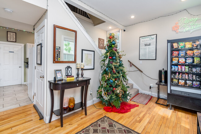 Foto del edificio - 1467 Highland St