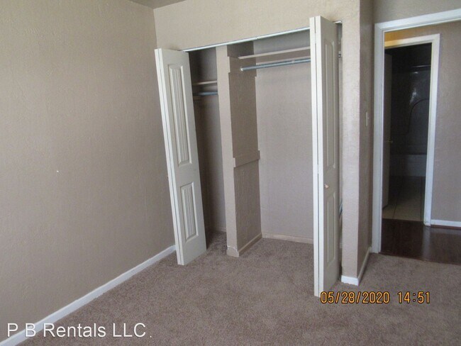 Foto del edificio - 3 br, 1 bath House - 5423 NW Kinyon Avenue
