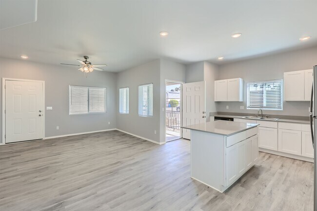 Foto del edificio - 7010 N 80th Ave