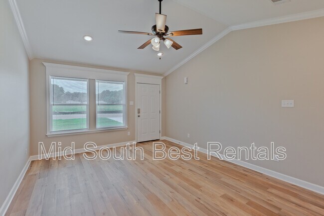 Foto del edificio - 725 Hill Rd