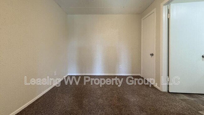 Foto del edificio - 139 Clayton Ave