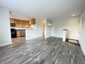 Building Photo - 8065 N Ivanhoe St