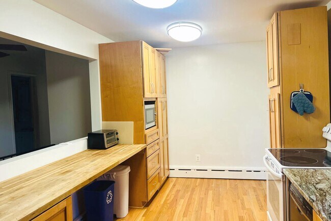 Foto del edificio - 3900 Laurel Rd