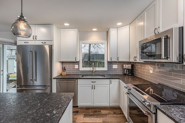 Building Photo - 9551 Pine Cluster Cir