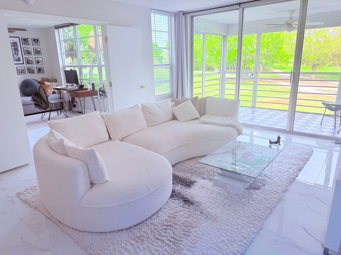 Photo - 545 Oaks Ln (Pompano Beach, FL)