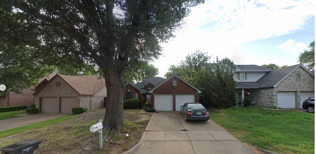 Building Photo - 7440 Blackthorn Dr