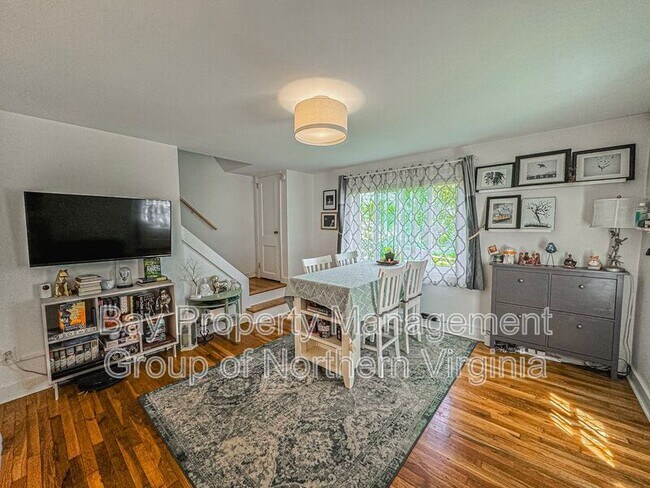 Building Photo - 2411 Riverview Terrace