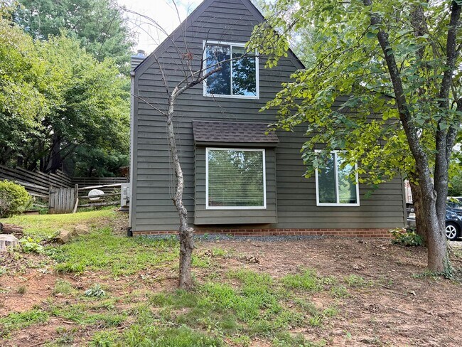 Foto del edificio - 1327 Gristmill Dr