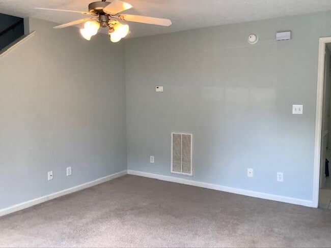 Building Photo - 2 BR 2.5 BTH Townhouse off Wards Ferry Rd