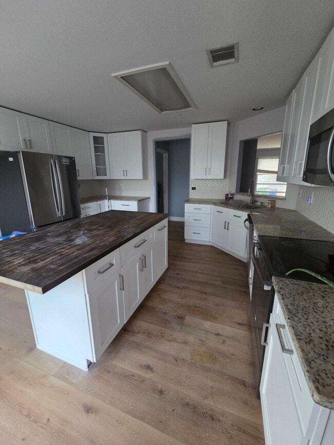 Photo - 8826 Fernbrook House