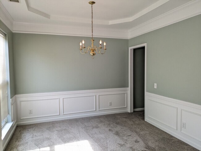 Building Photo - 4 Bedroom Home in Winslow Bay!