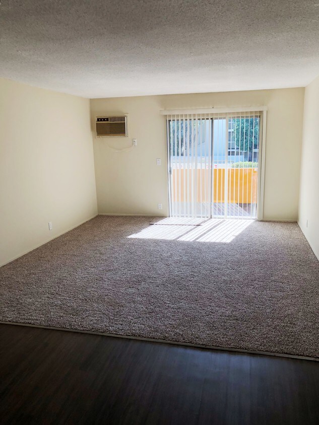 Foto principal - 4550 Overland Ave
