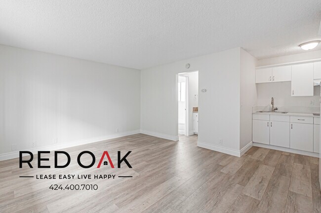 Building Photo - 7466 Rosemead Blvd