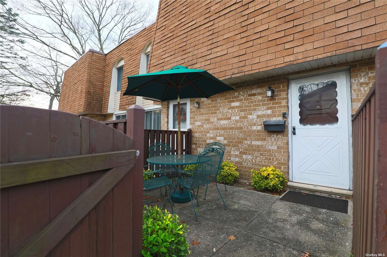 Primary Photo - 248 Sagamore Hills Dr