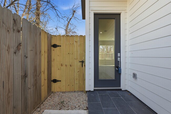 Foto del edificio - 8014 Huntington Spgs Ln