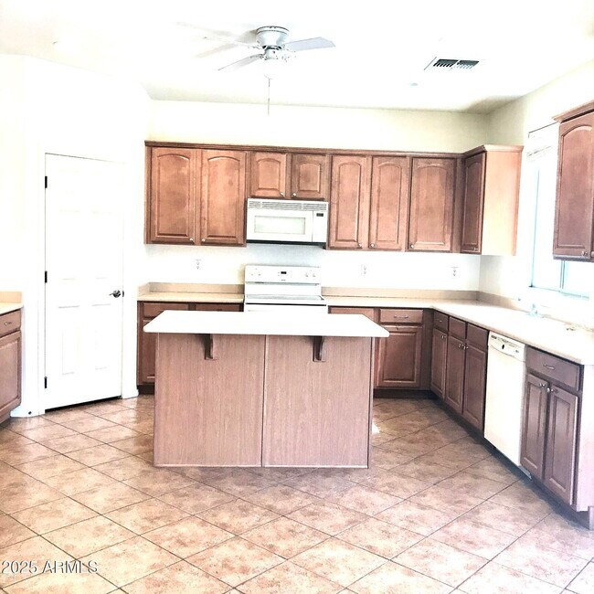 Building Photo - 9021 W Villa Maria Dr