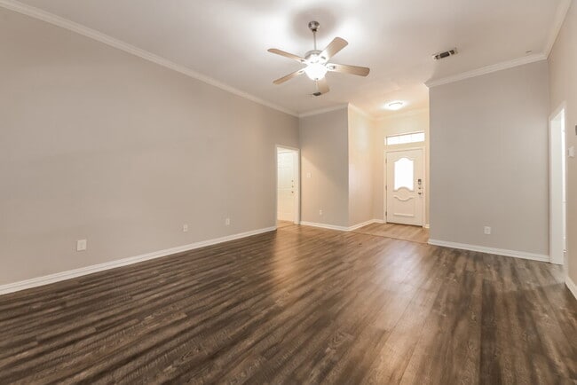Building Photo - 1105 Brookhaven Dr