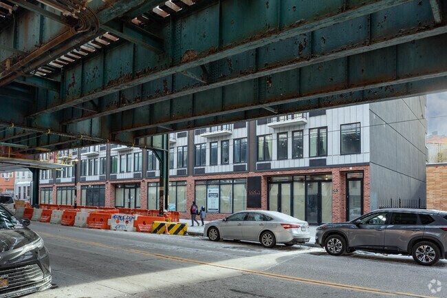 Building Photo - 1884 Broadway