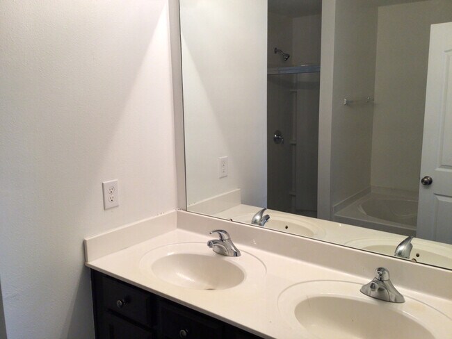 Foto del edificio - 6229 Bridlewood Ln