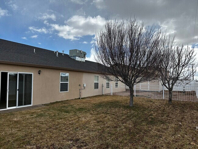 Building Photo - 613 Mesa Vista Dr