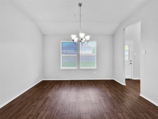 Building Photo - 5439 Aloe Ave