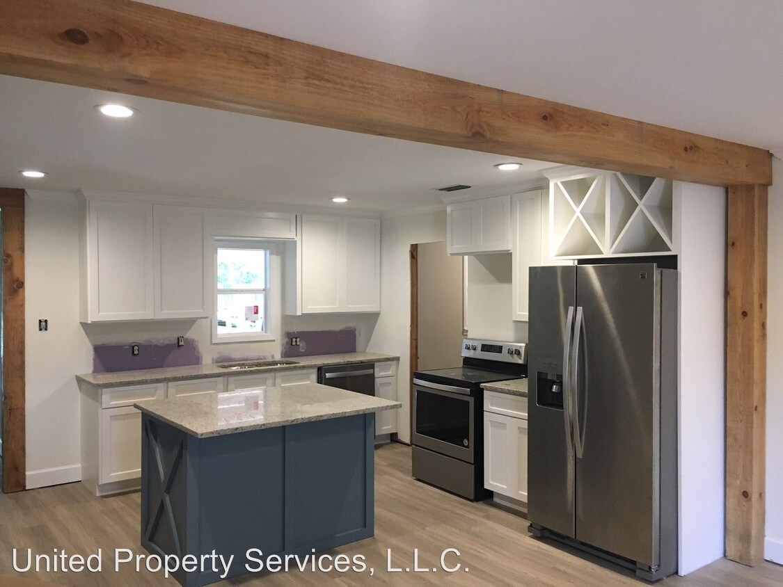 Primary Photo - 5 br, 3.5 bath House - 212 Academy Rd