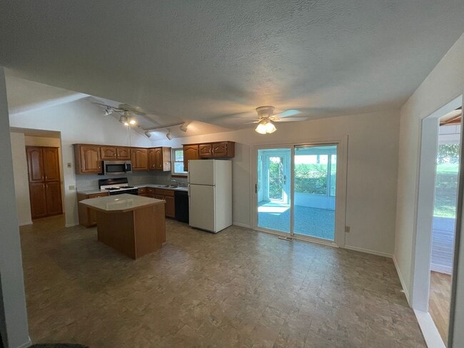 Building Photo - COMING SOON!! Quaint 3 bedroom home! If yo...