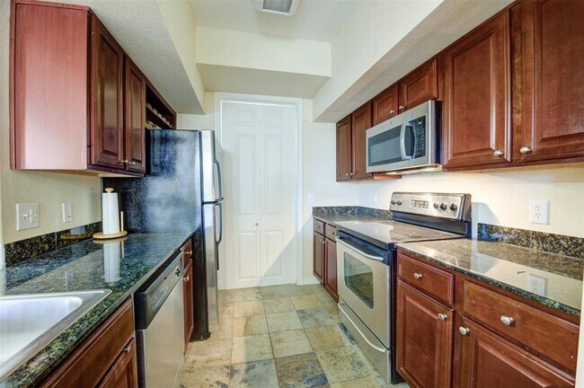 Building Photo - 7575 Kirby Dr