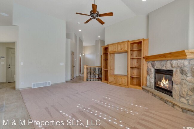 Building Photo - 5 br, 3 bath House - 10601 S Pinyon Pines ...