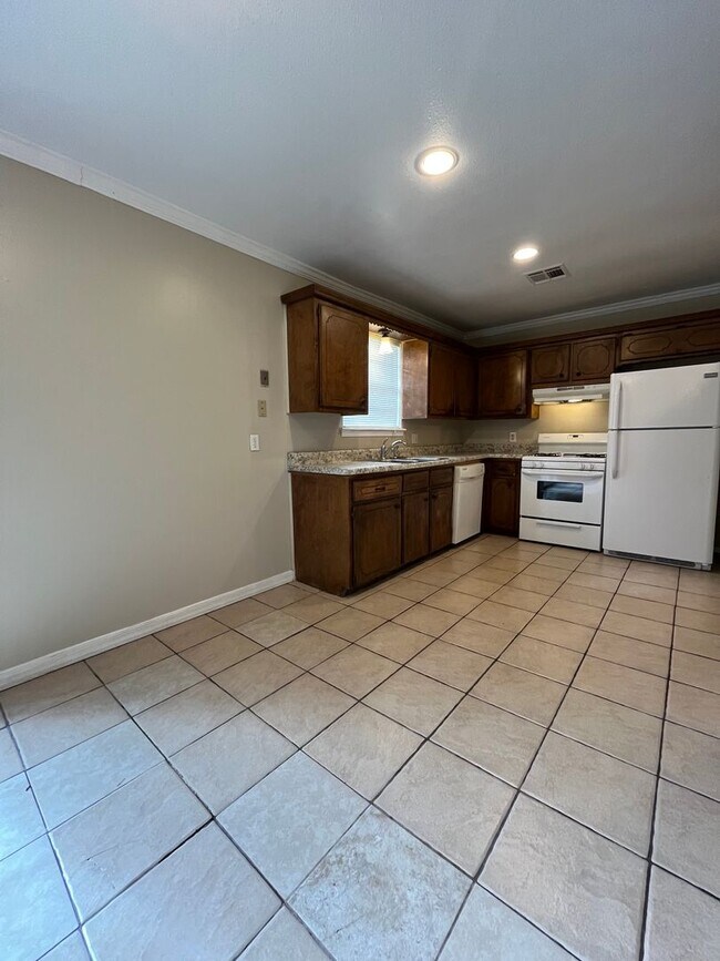 Foto del edificio - 3 Bedroom 2 Bathroom House!
