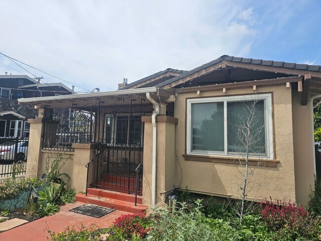 Foto del edificio - Live & Work in Oakland: Spacious Home with...