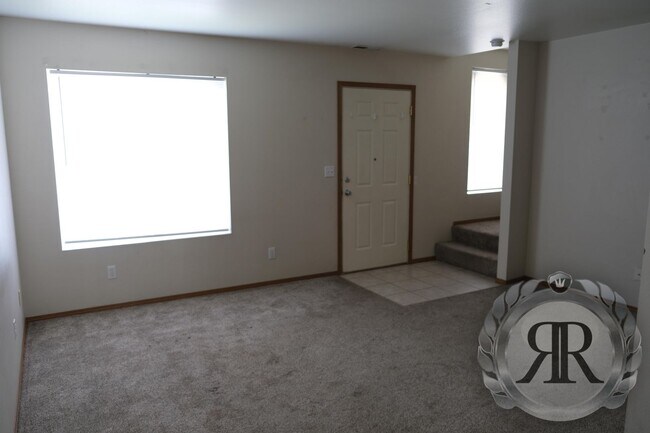 Foto del edificio - 2 Bedroom, 1.5 Bath Townhouse Style Apartment