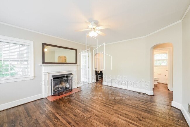 Foto del edificio - 1818 Walker Ave