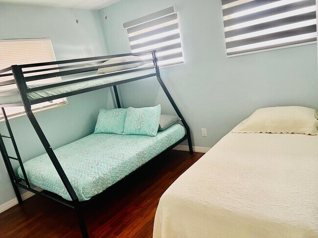 Foto del edificio - 3784 Dover Dr