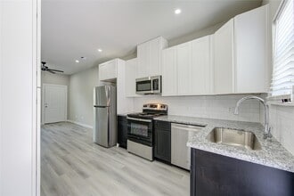 Building Photo - 8155 Tate St