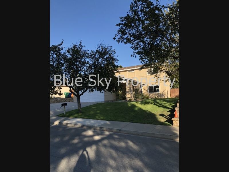 Foto del edificio - 560 Irelan Dr