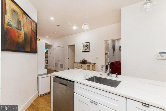 Foto del edificio - 1821 Newton St NW