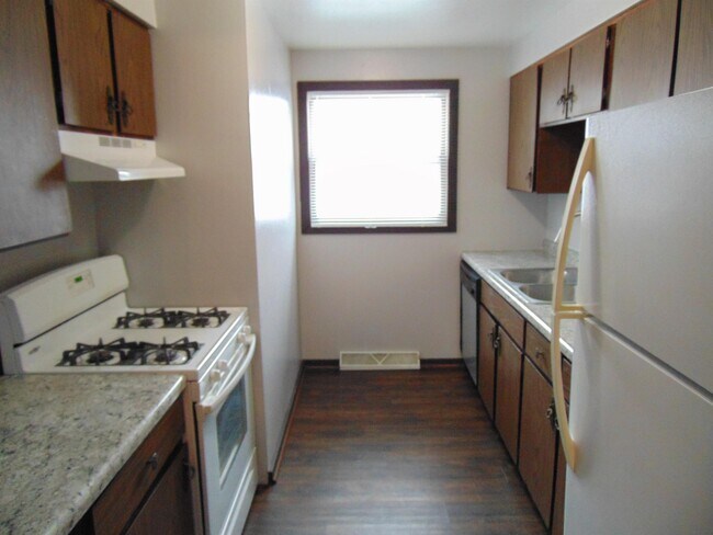 Building Photo - 825 Turek St