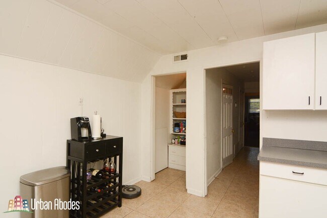Foto del edificio - 1517 W Oakdale Ave