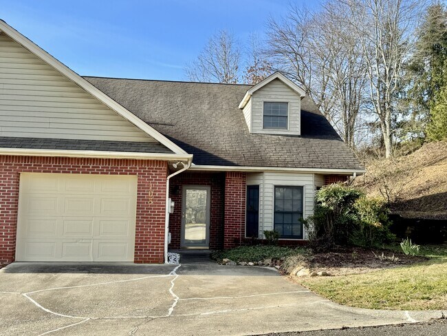 Foto del edificio - 103 Pinewood Dr