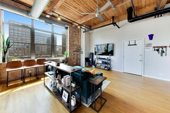 Foto del edificio - 1017 W Washington Blvd