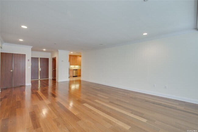 Foto del edificio - 171 Great Neck Rd